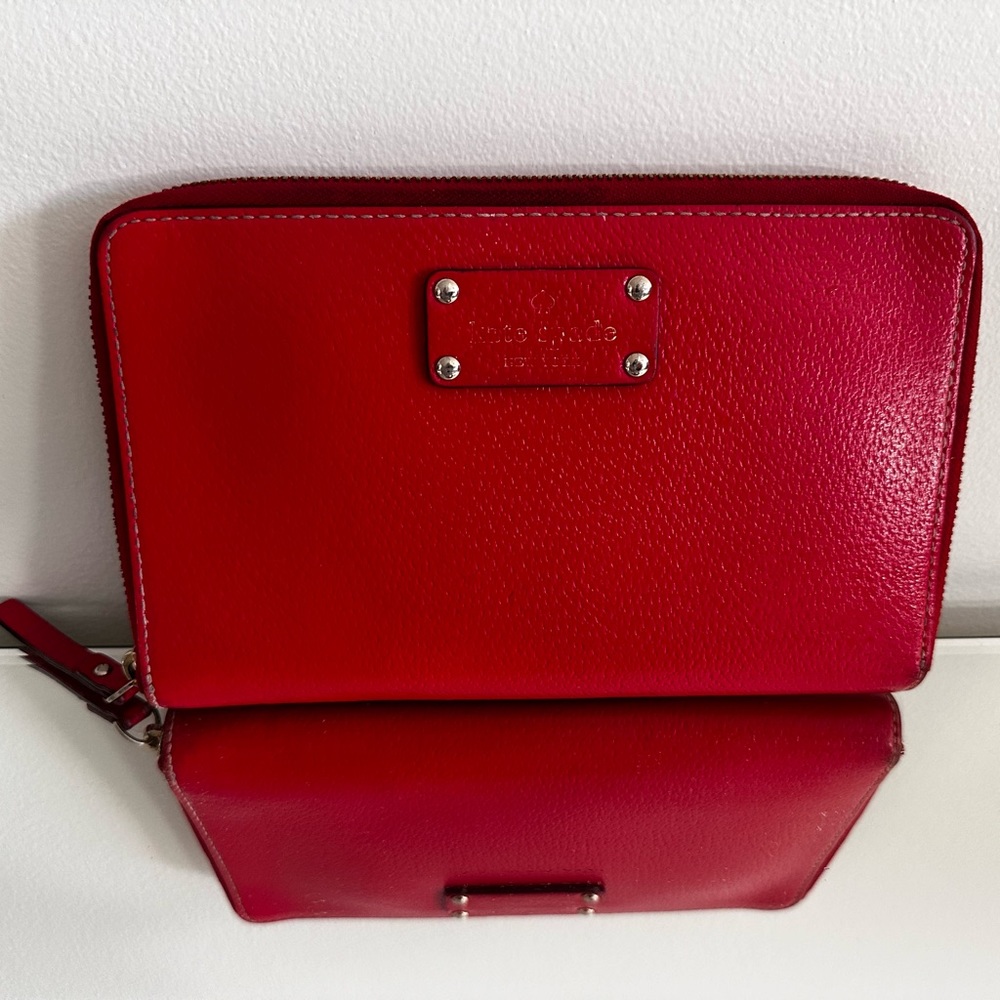 Pre-owned Kate Spade travel wallet
